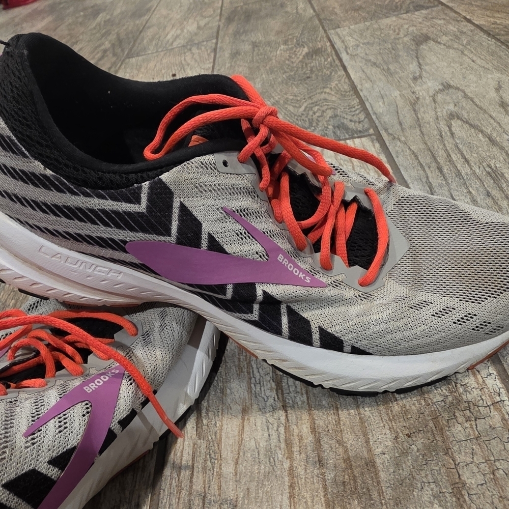 Brooks Women's Athletic Tennis Running Shoes Launch 6 Sz 9 - Picture 2 of 8